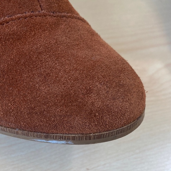 Toms Rust Suede Ankle Booties with Fringe - Picture 11 of 11